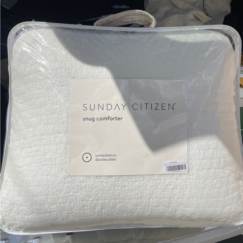 NWT Sunday Citizen Snug Comforter